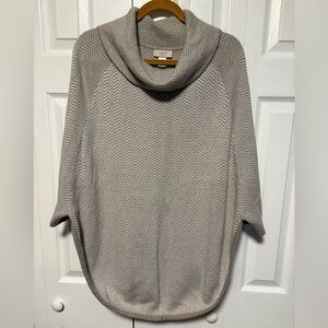 LOFT Beautiful Gray Chevron Sweater with Piping Finish